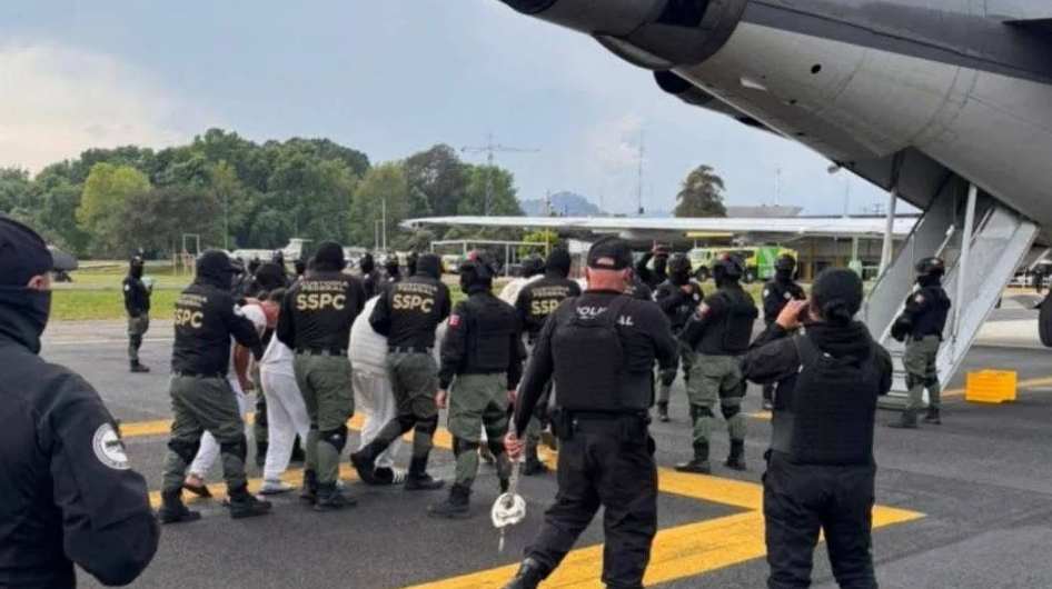 Trasladan a 25 internos de alta peligrosidad de Michoacán a penales federales