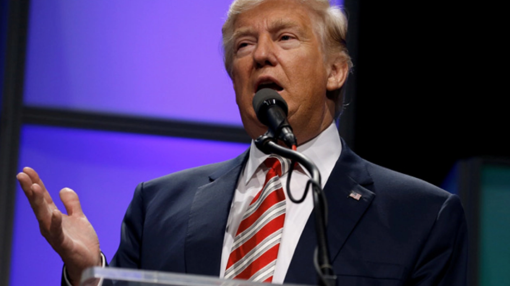 Trump presume fortaleza económica y promete alivios fiscales históricos