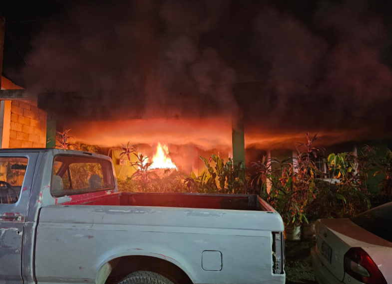 Incendio causa daños materiales a una vivienda en El Venadillo al norte de Mazatlán