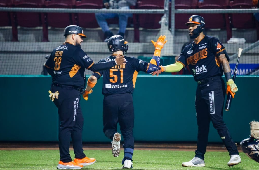 Solitario jonrón de César Salazar dio triunfo y serie a Naranjeros sobre Jaguares en Nayarit