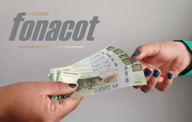 dos manos sosteniendo dinero en efectivo con un logo de Fonacot