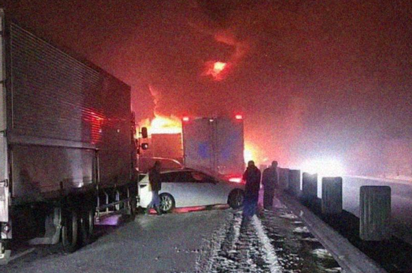 Accidente masivo en autopista japonesa deja un muerto y decenas de heridos