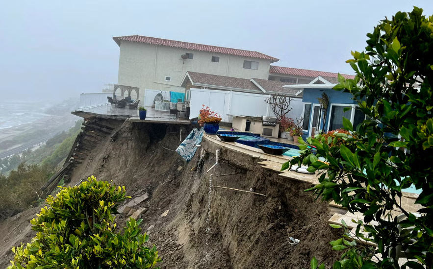 Río atmosférico azota California y eleva riesgo de deslaves