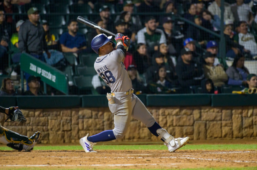 ¡En extrainnings! Pitcher corre de emergente para anotar la del triunfo por Jaguares vs Cañeros