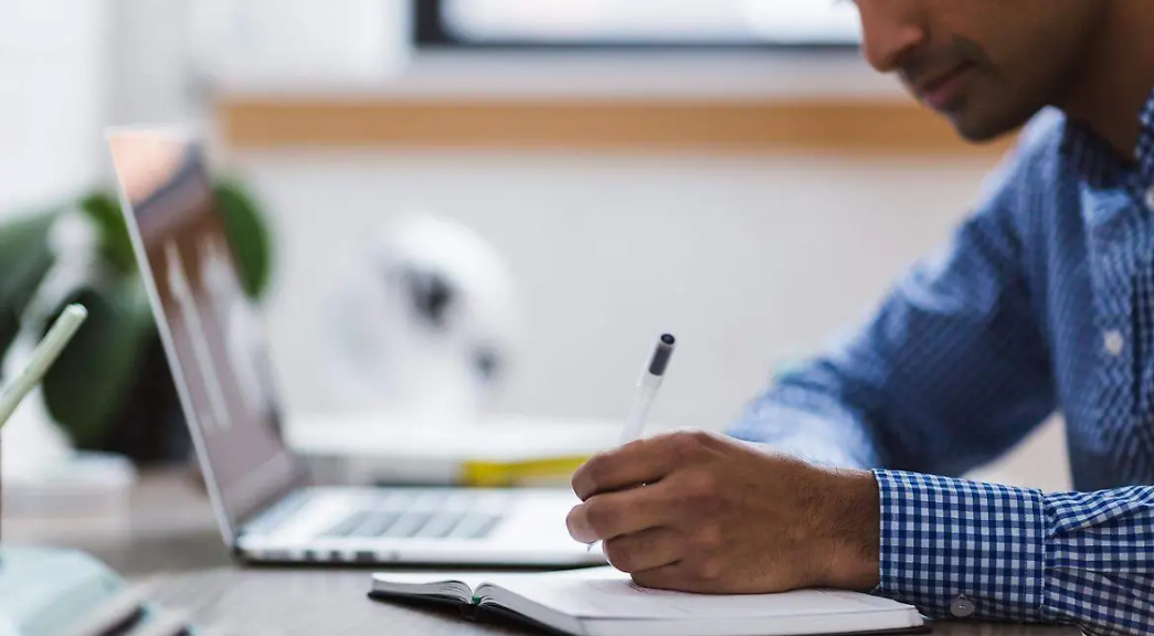 ¿Doble o triple? Conoce cuánto deben pagarte si trabajas el 1 de enero