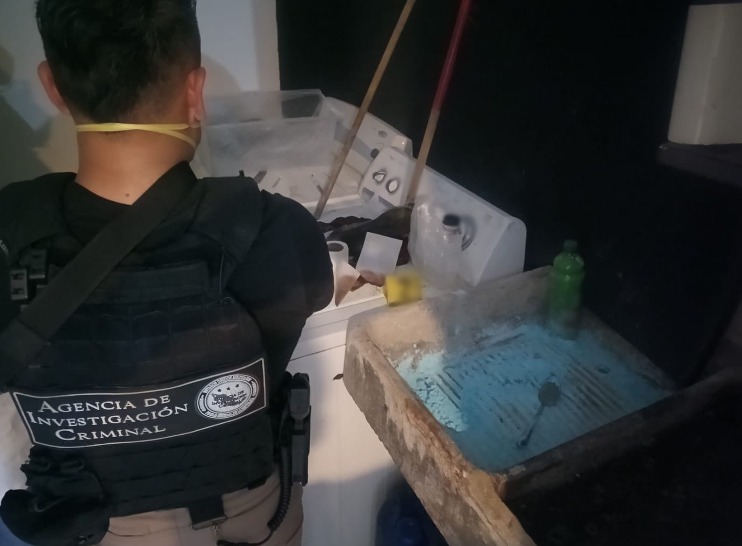 Autoridad en casa con pastillas de fentanilo