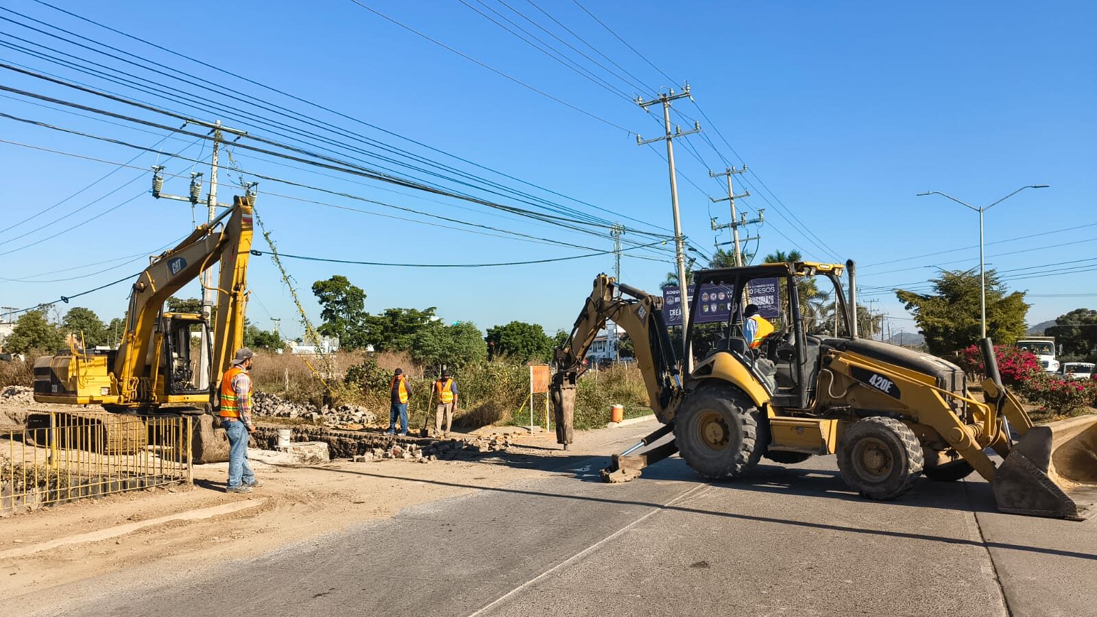 Trabajos de Jumapam en la avenida Manuel J. Clouthier, de Mazatlán