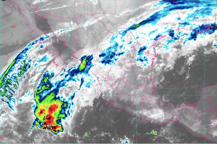 Imagen satelital indicando el ingreso de humedad por el pacífico en México