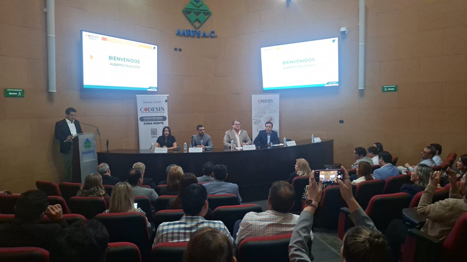 Reunión de personas de Codesin