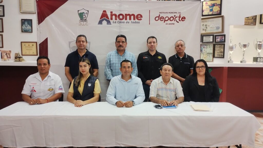 Comité de Elección al Salón de la Fama del Deporte de Ahome, junto al director del IMDA y la representante de Chevron
