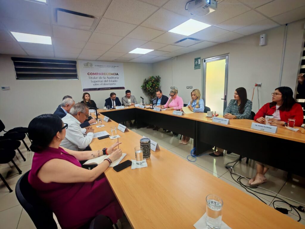 Titular de la Auditoría Superior del Estado (ASE), Emma Guadalupe Félix Rivera, compareció ante los diputados integrantes de la Comisión de Fiscalización del Congreso de Sinaloa