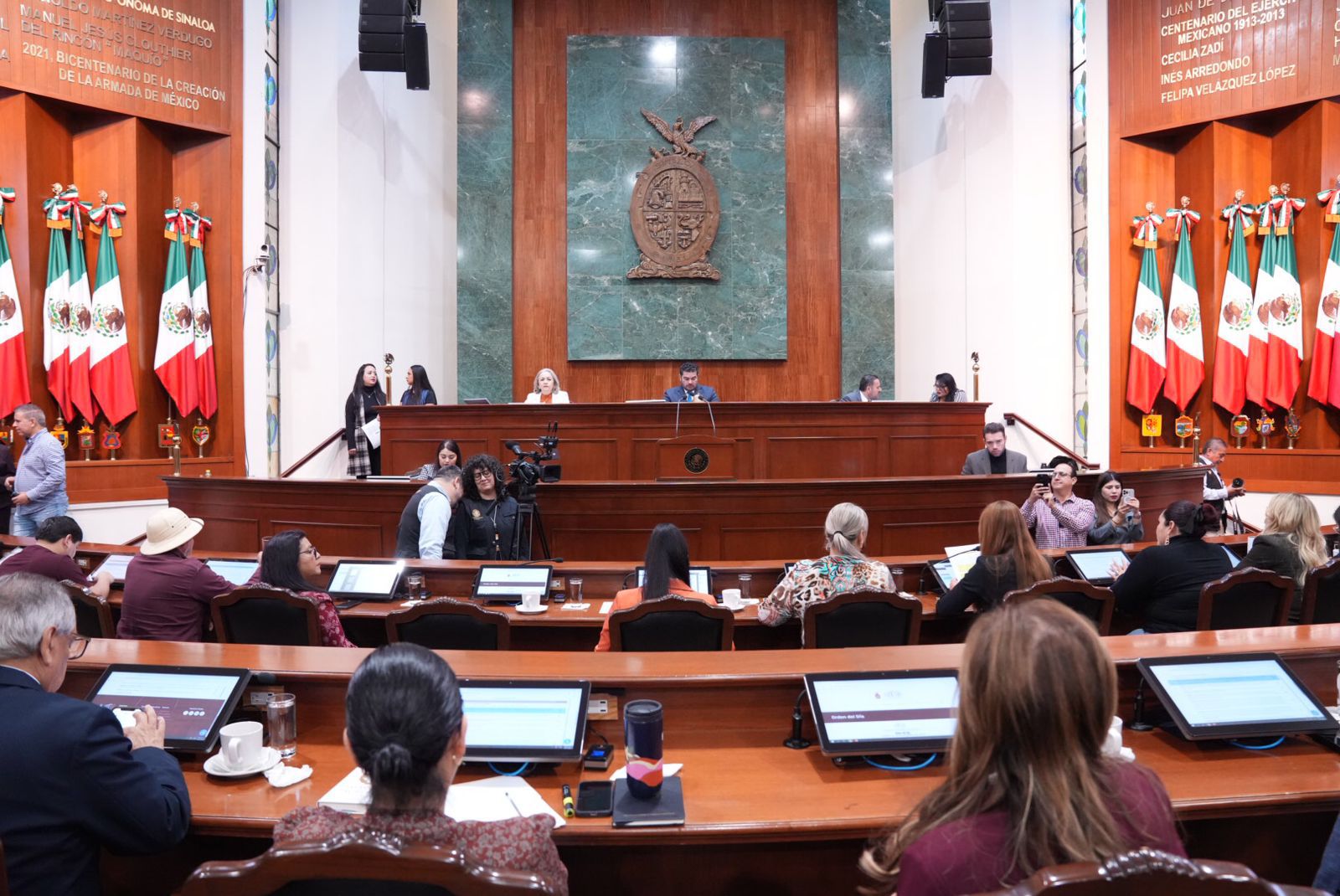 Personas en el Congreso de Sinaloa
