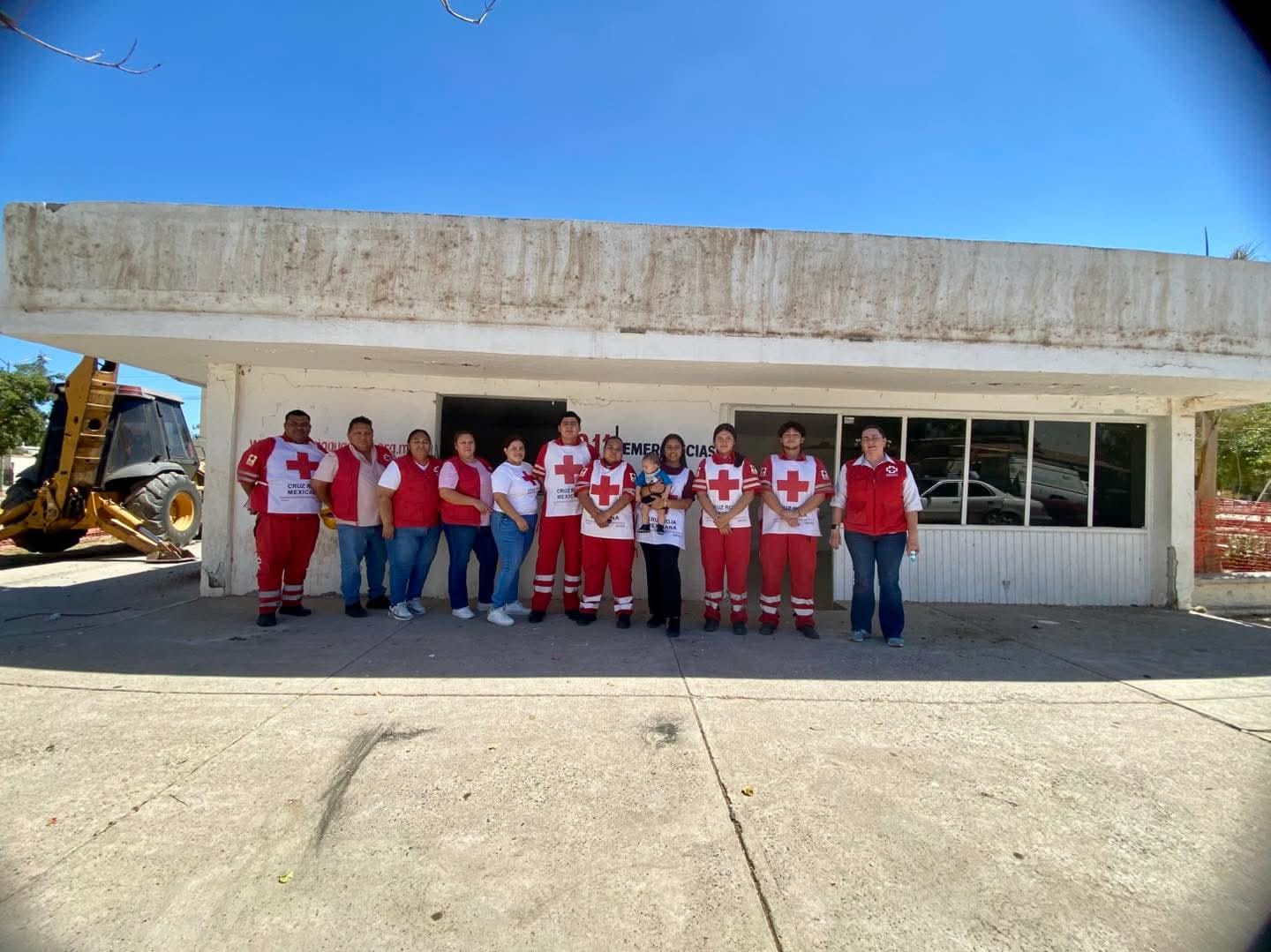 Personal de la Cruz Roja en Ruiz Cortines