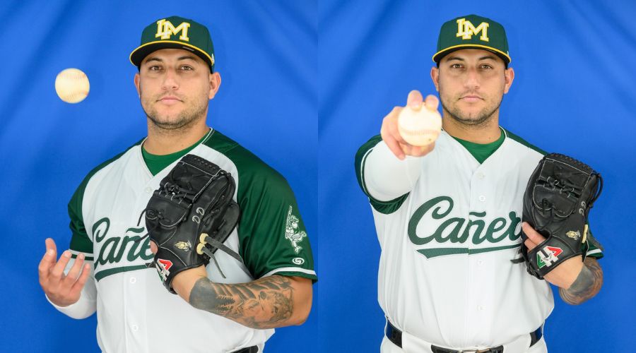 Jugador de beisbol con uniforme en colores blanco y verde con una pelota y guantera