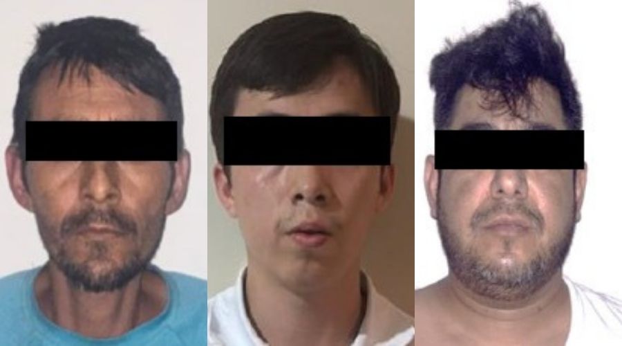 Tres personas con los ojos tapados en mugshots