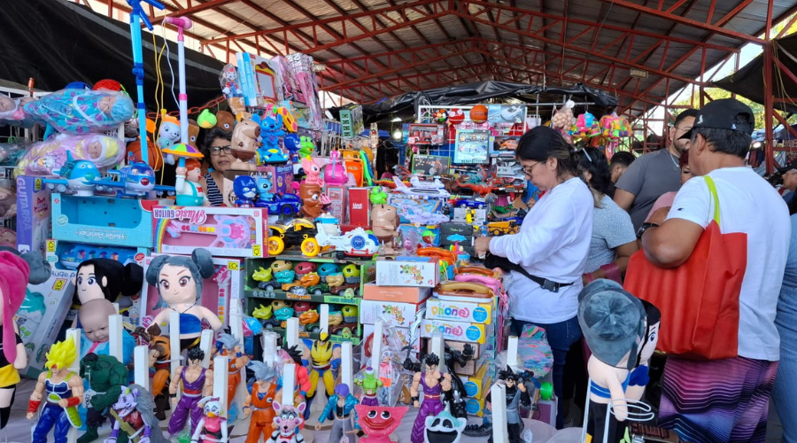 Tianguis Navideño de la colonia Benito Juárez.
