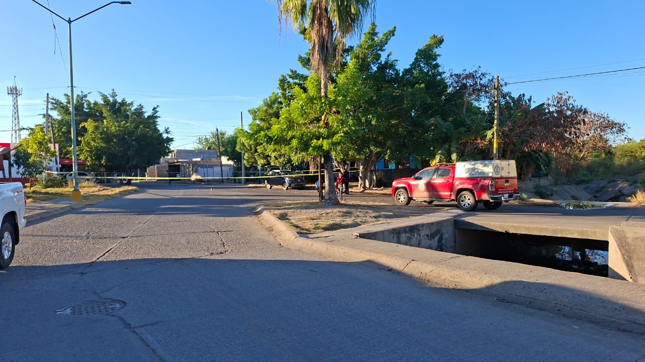 Elementos de la FGE de Sinaloa revisan casquillos de bala en Mazatlán