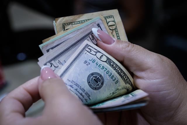 El dólar alcanza uno de sus mejores niveles en meses: ¿Cómo queda el tipo de cambio este domingo?