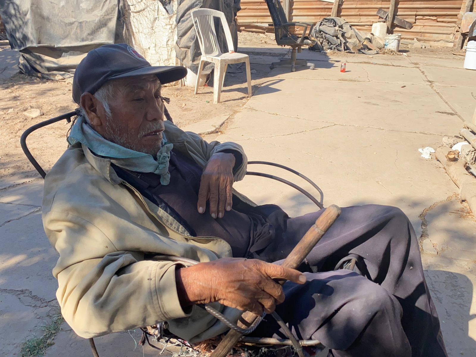 Con 100 pesos renta un cuarto de hule en Guasave; está enfermo y casi no come, la historia de “Chuy”