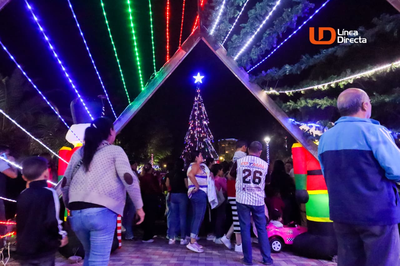 Encendido de Pino Navideño Los Mochis 2025
