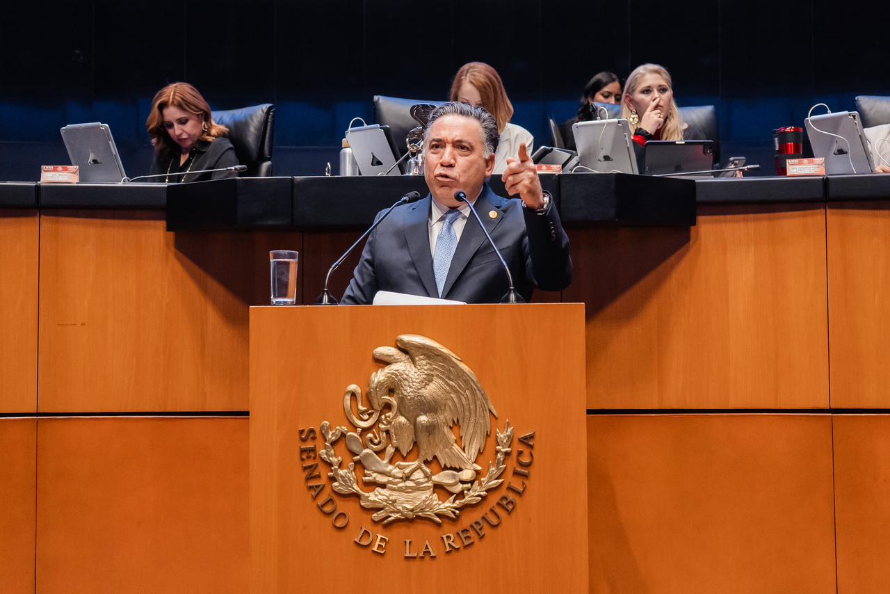El senador Enrique Inzunza defendió el uso de madera en comunidades rurales y por campesinos