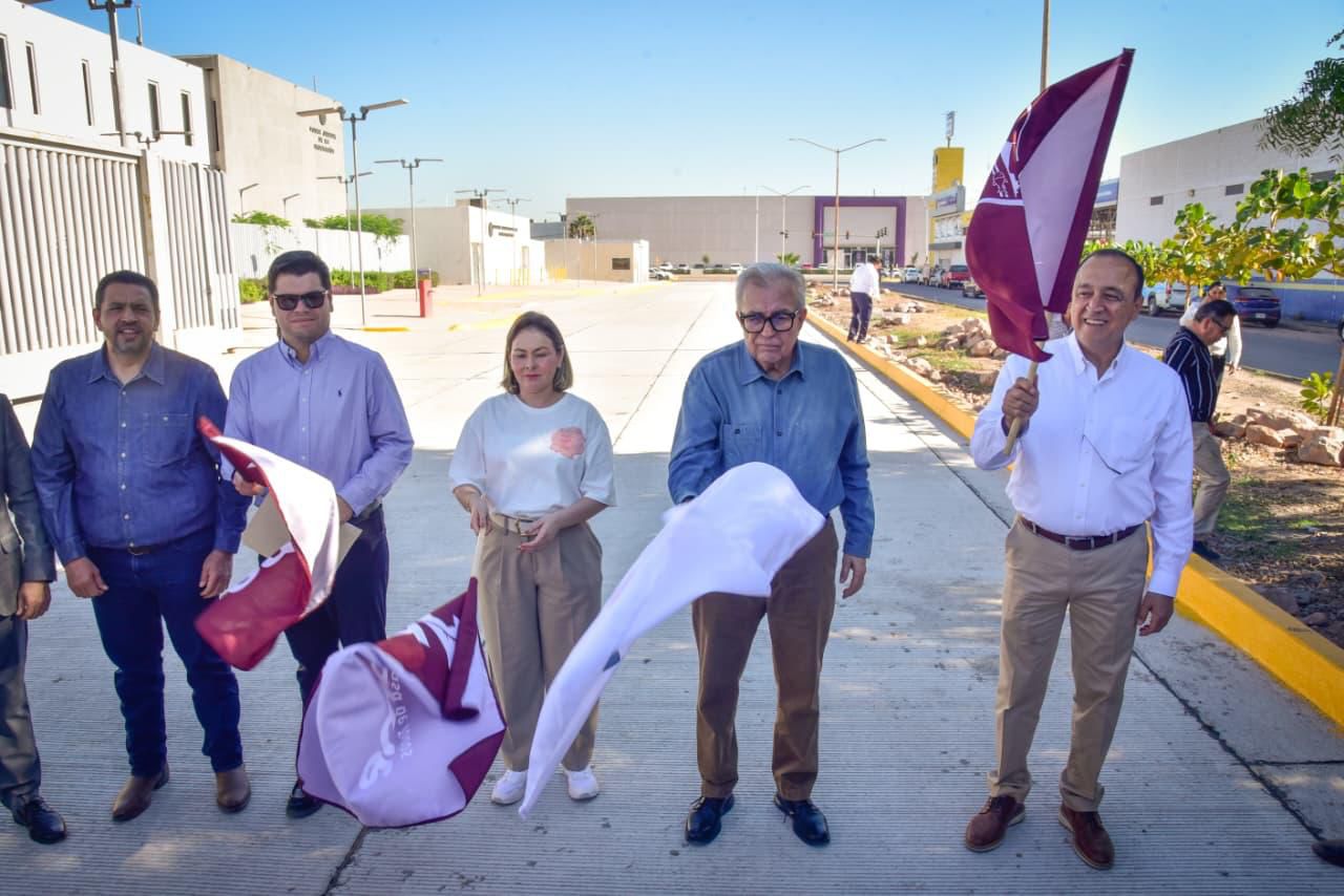 Gobernador Rubén Rocha entrega nueva calle en Los Mochis