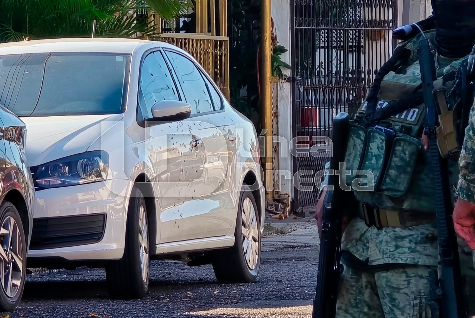 Vehículo con impactos de bala.