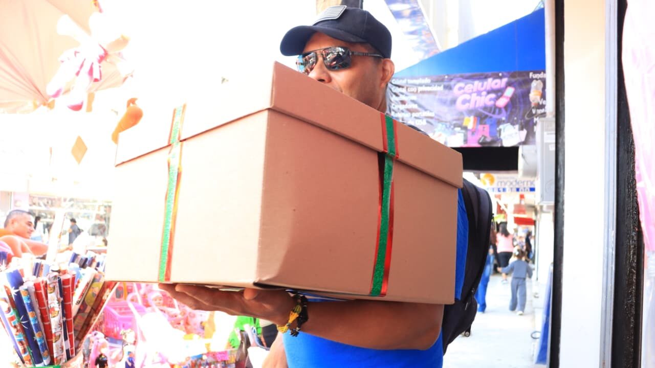 Familias completaron lista de regalos en Mazatlán