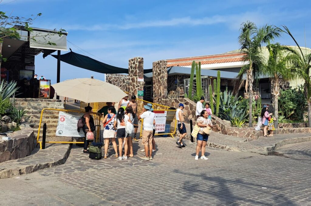 Turistas en el Faro de Mazatlán
