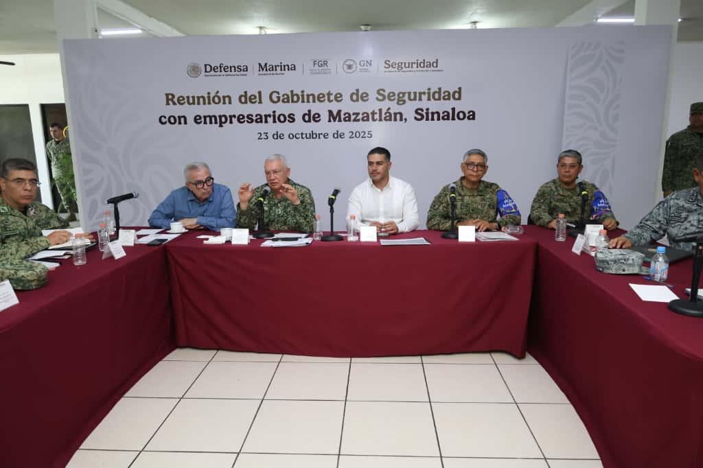 Gabienete de Seguridad Federal junto a Gobernador de Sinaloa