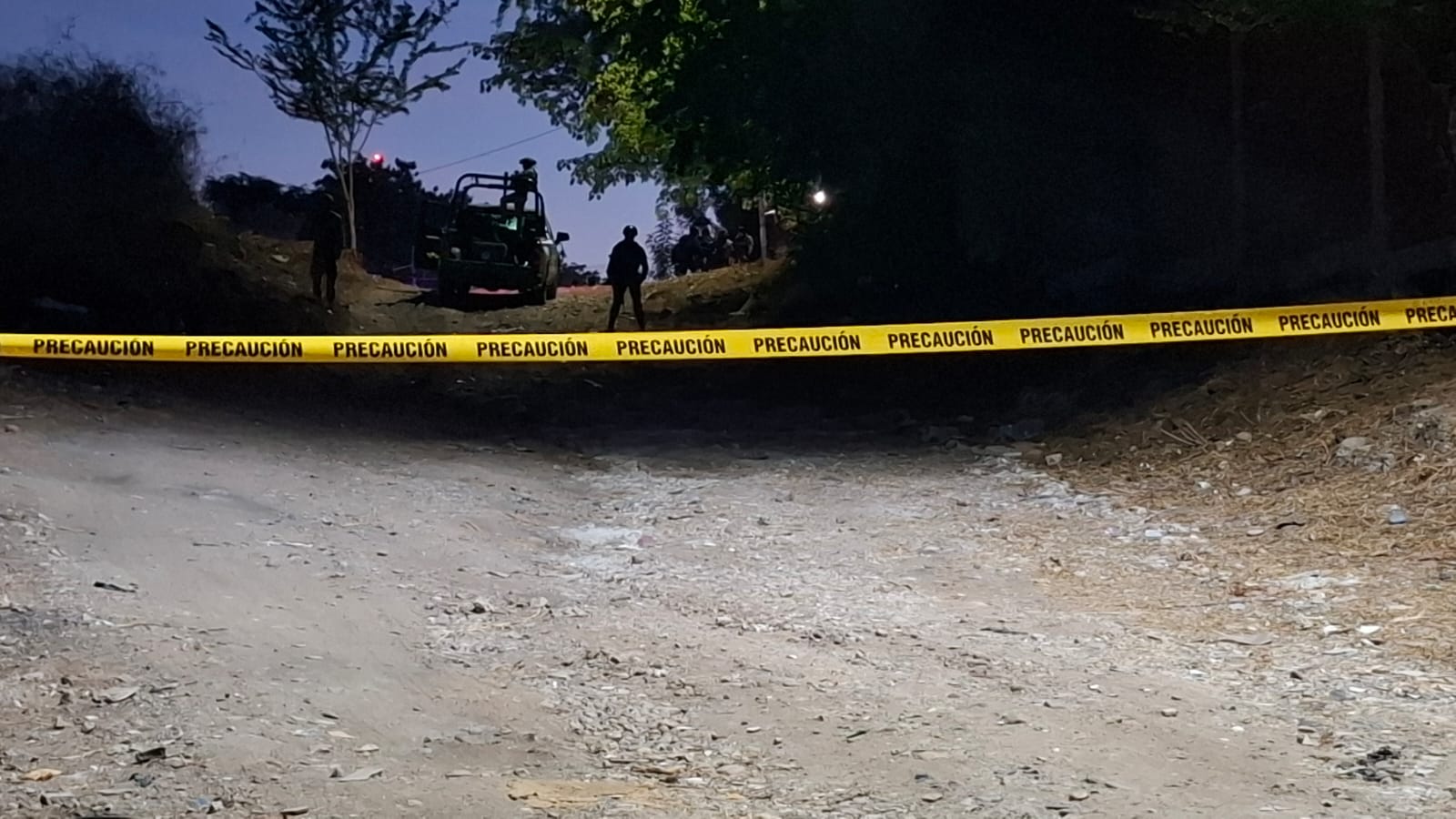 Localizan a un hombre asesinado a balazos