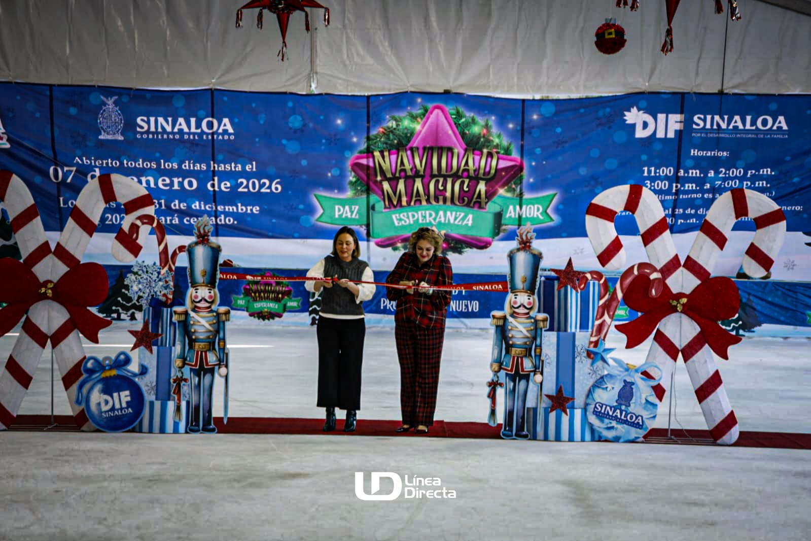 Corte de listón para inaugurar la pista de hielo navideña en Culiacán