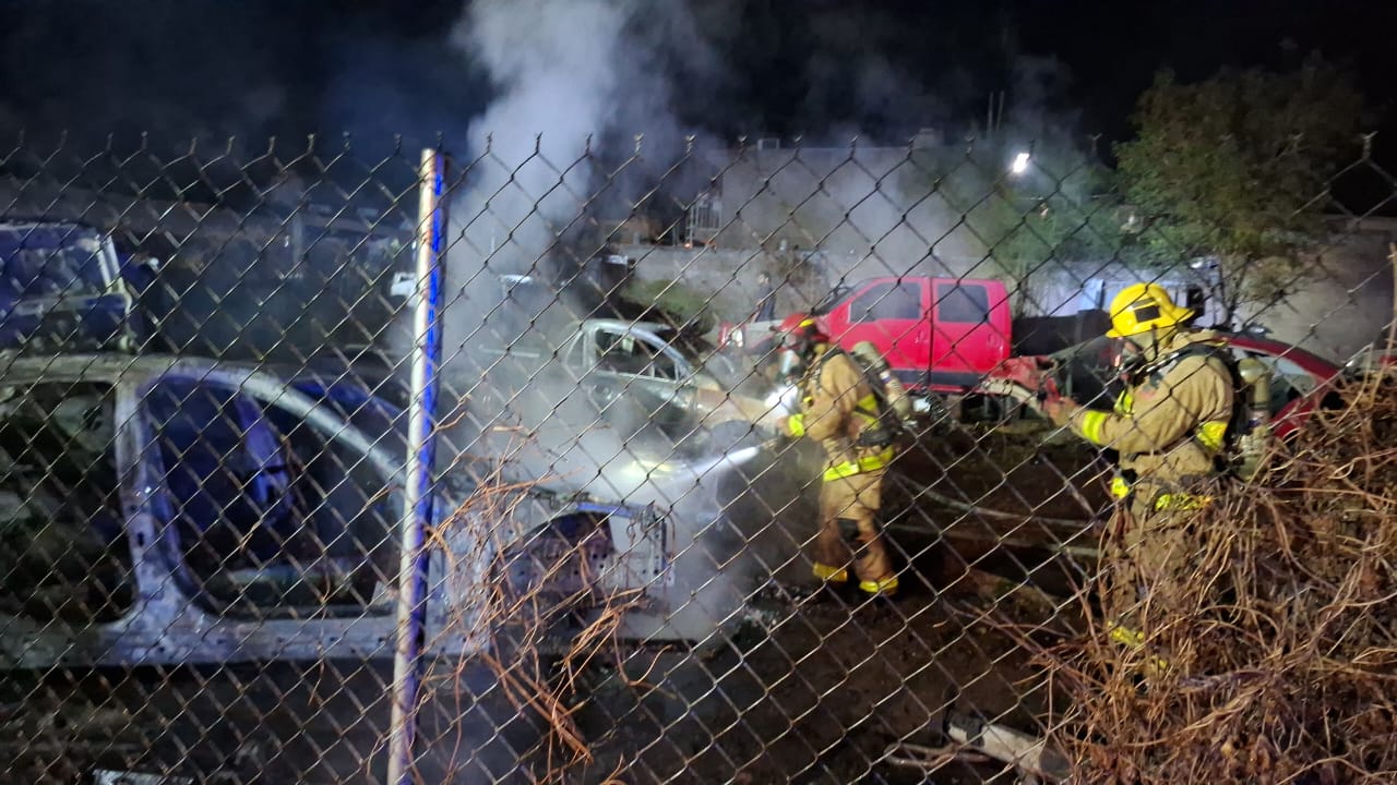 Elementos del cuerpo de Bomberos en Guamúchil