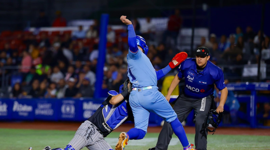 Jugada en home en el duelo entre Jalisco y Obregón