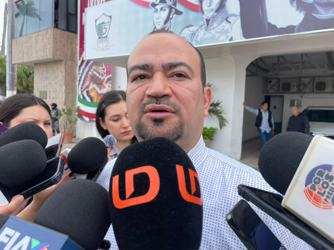 Jesús Arnoldo Serrano Castelo, Vicefiscal en la zona norte dando entrevista a los medios de comunicación