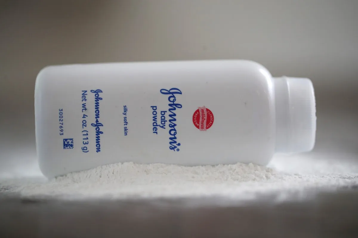 Tribunal ordena a Johnson & Johnson pagar 40 mdd a 2 mujeres por cáncer vinculado a talco para bebés