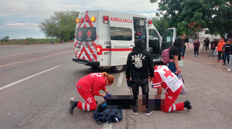 Paramédicos de Cruz Roja atienden a joven en Guasave