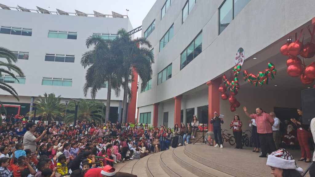 Un festival navideño muy alegre disfrutaron los niños durante la realización del Juguetón 2025