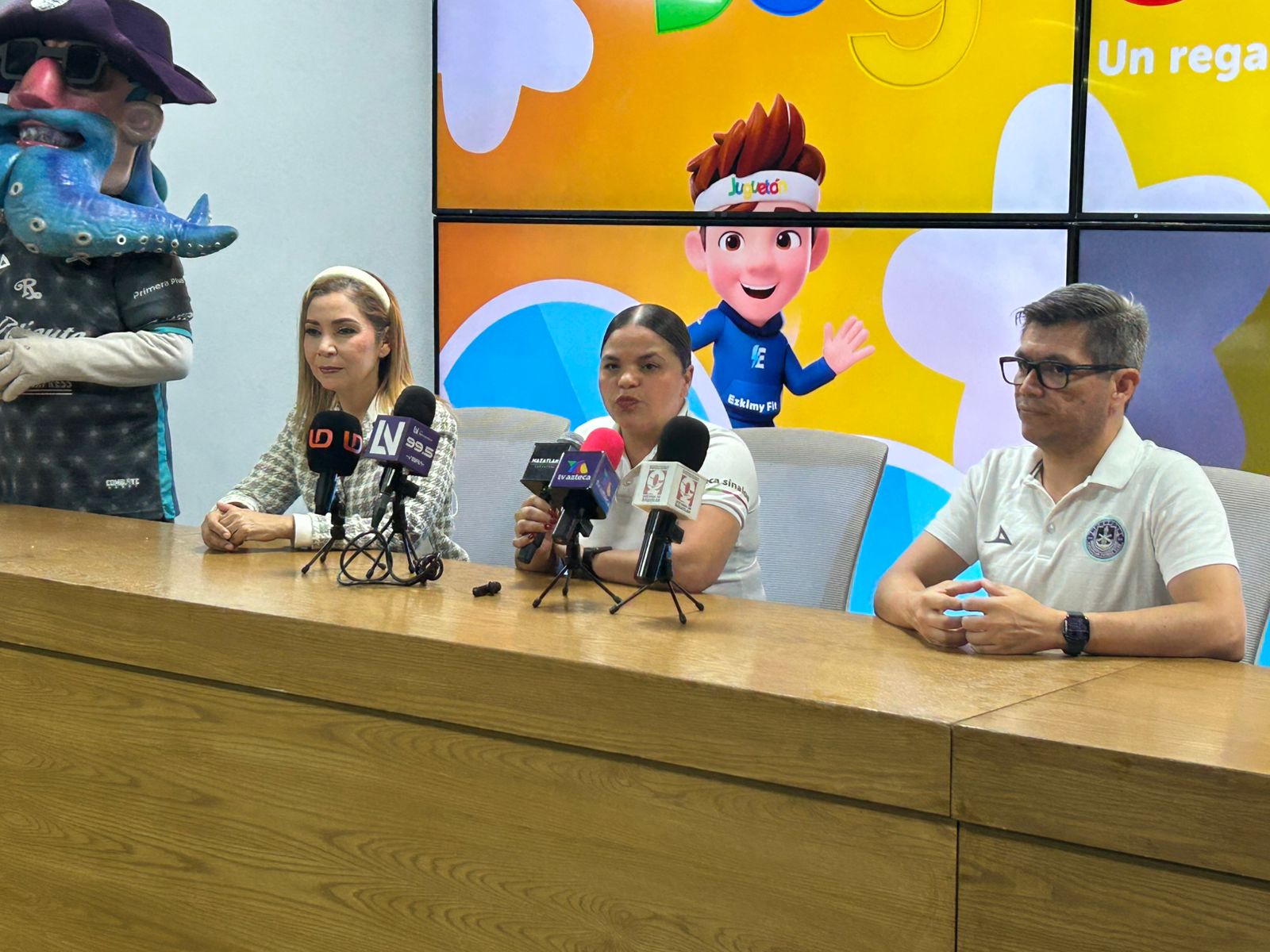Rueda de prensa del Jueguetón 2025 de TV Azteca Mazatlán
