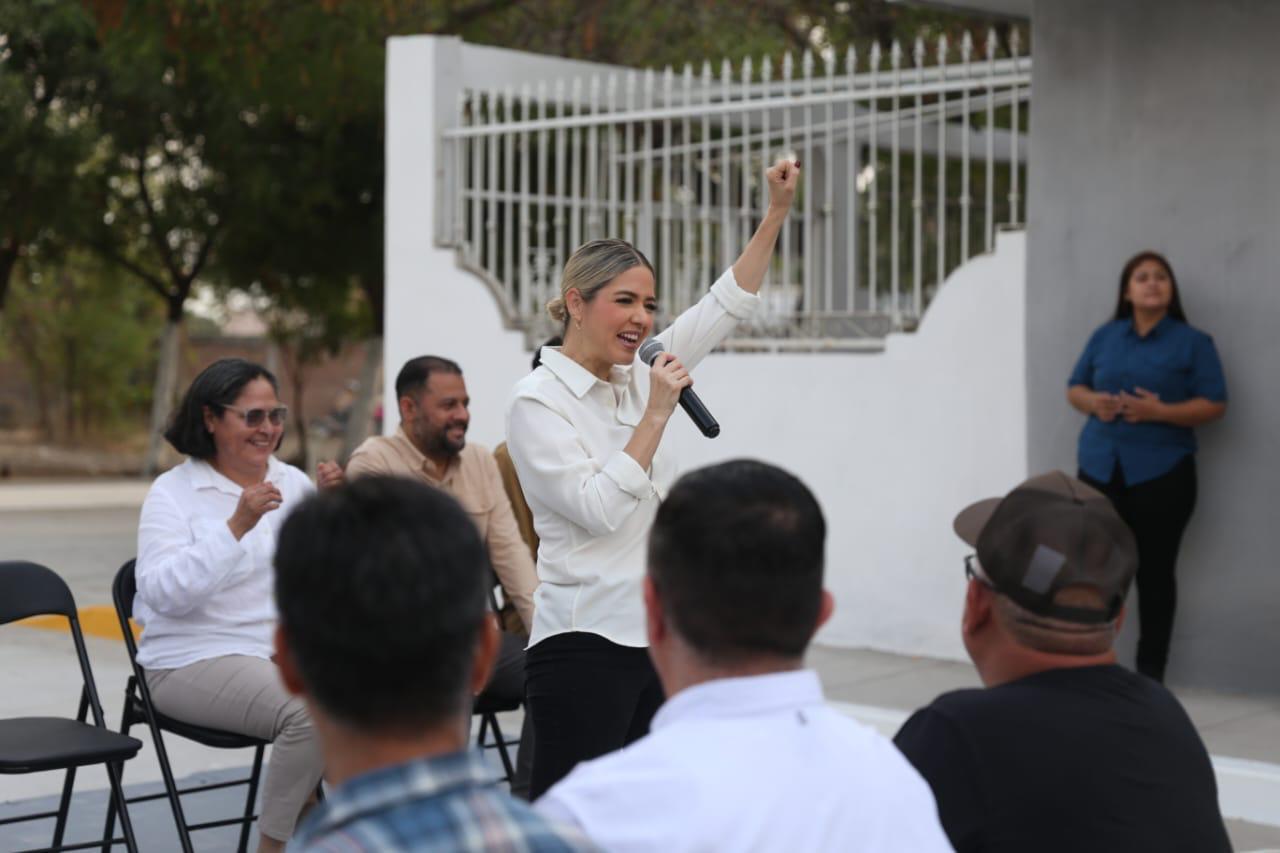Estrella Palacios inaugura dos calles pavimentadas