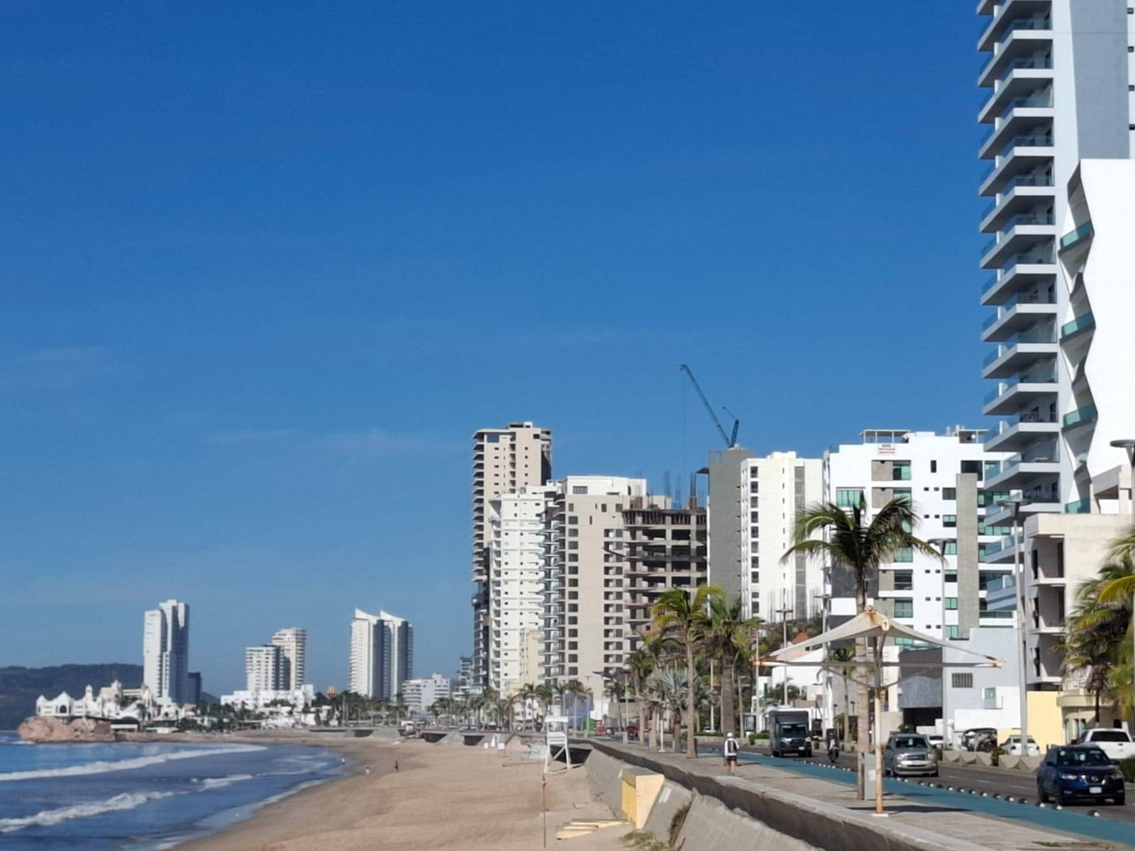 Malecón de Mazatlán y sus hoteles.