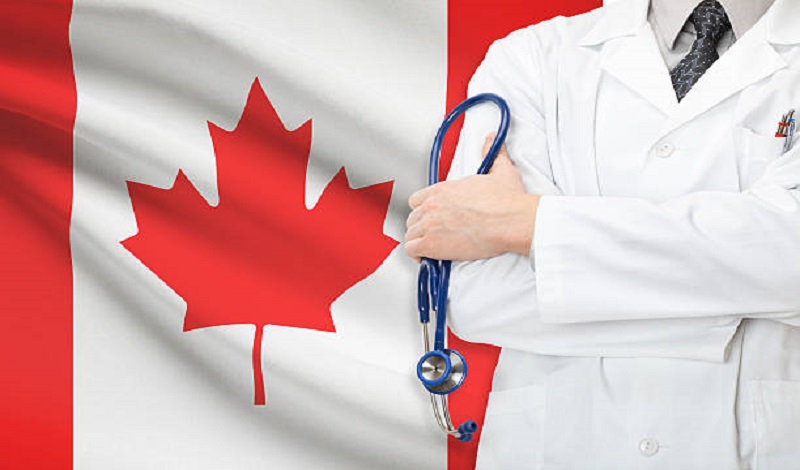Canadá anuncia que simplificará el proceso de residencia permanente para médicos internacionales