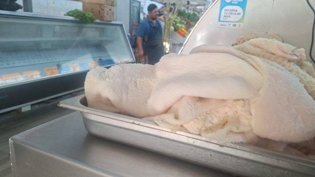 Menudo en una charola