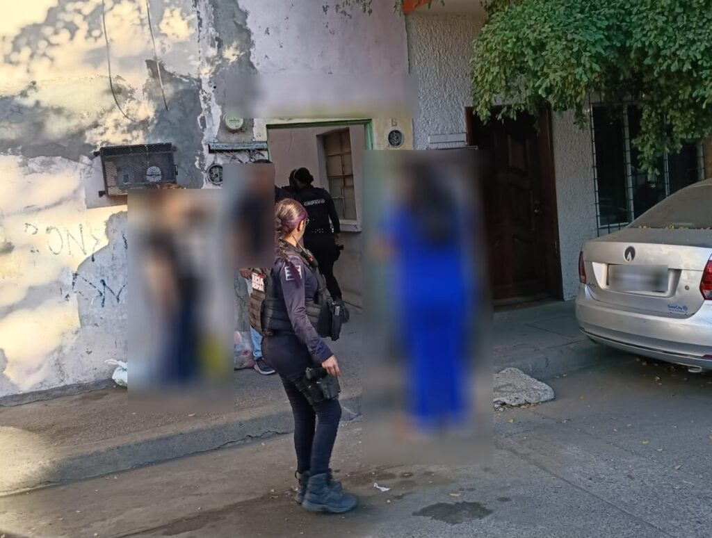 Personas en una casa