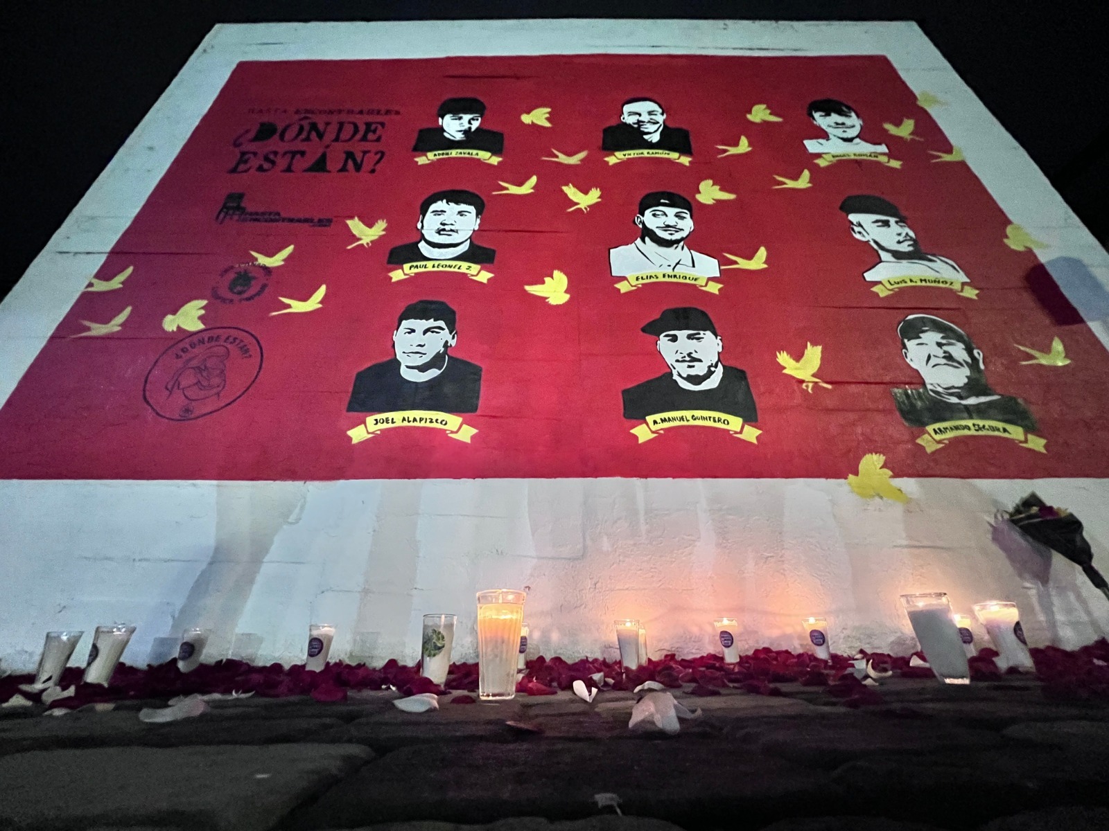 Mural con los rostros de desaparecidos