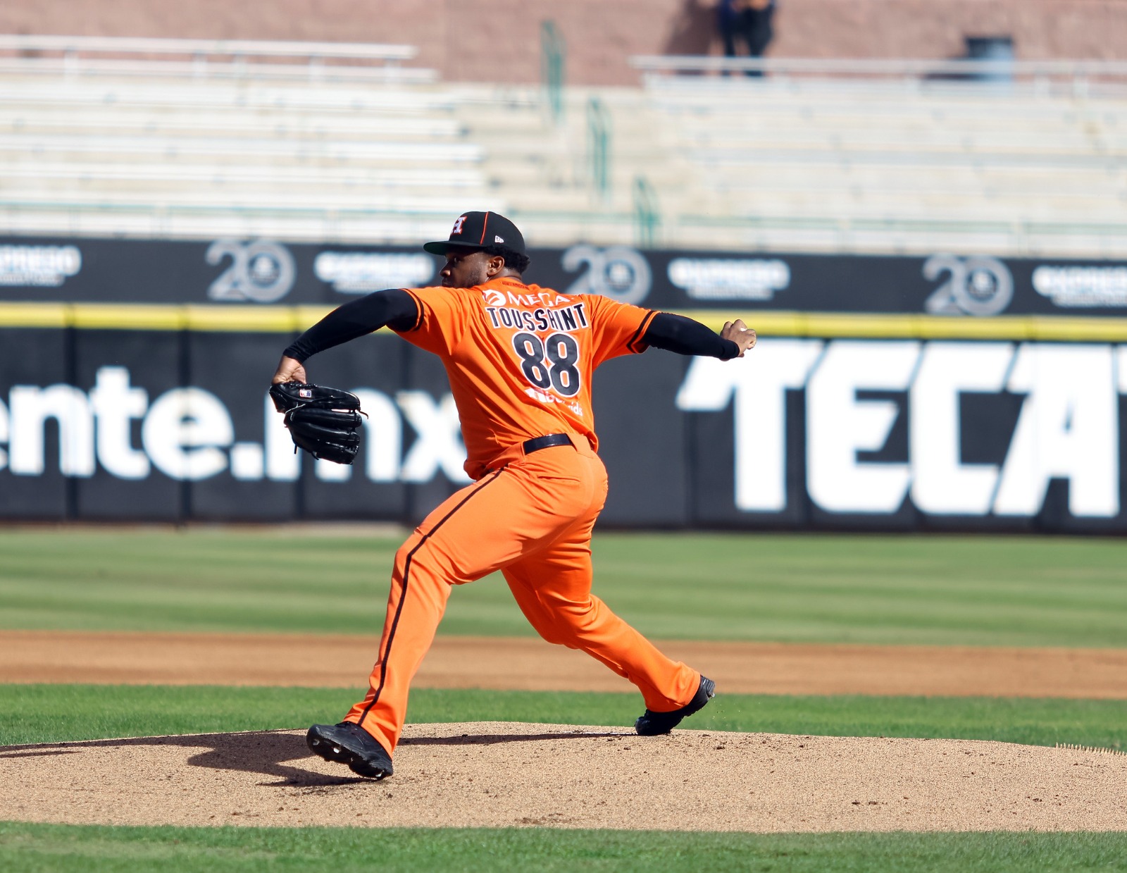 Touki Toussaint ganó por Naranjeros