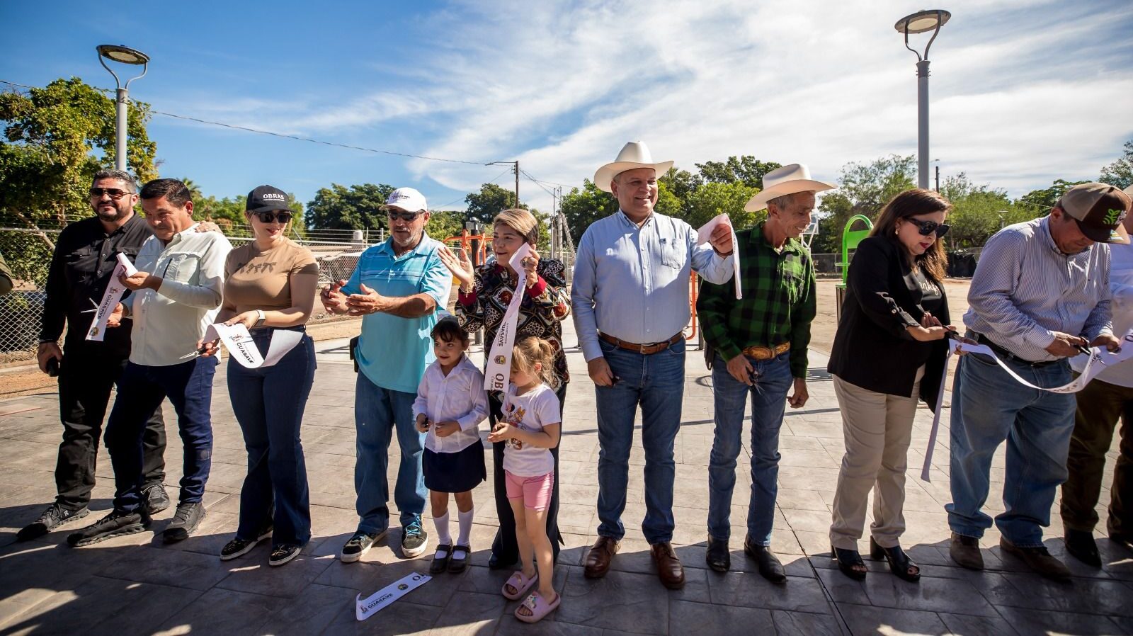 Cecilia Ramírez Montoya, alcaldesa de Guasave en inauguración de obra pública