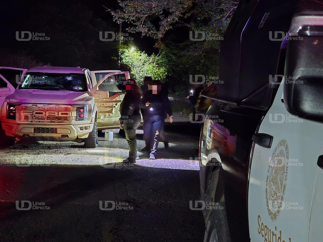 Camioneta asegurada junto a elementos de la SSPC y una unidad de policía a