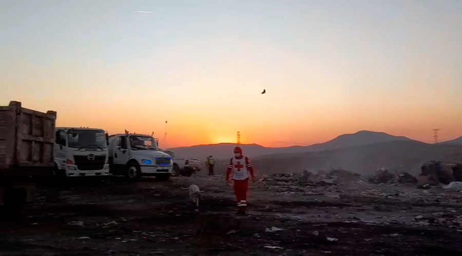 PC Culiacán logra 40% de control de incendio en basurón