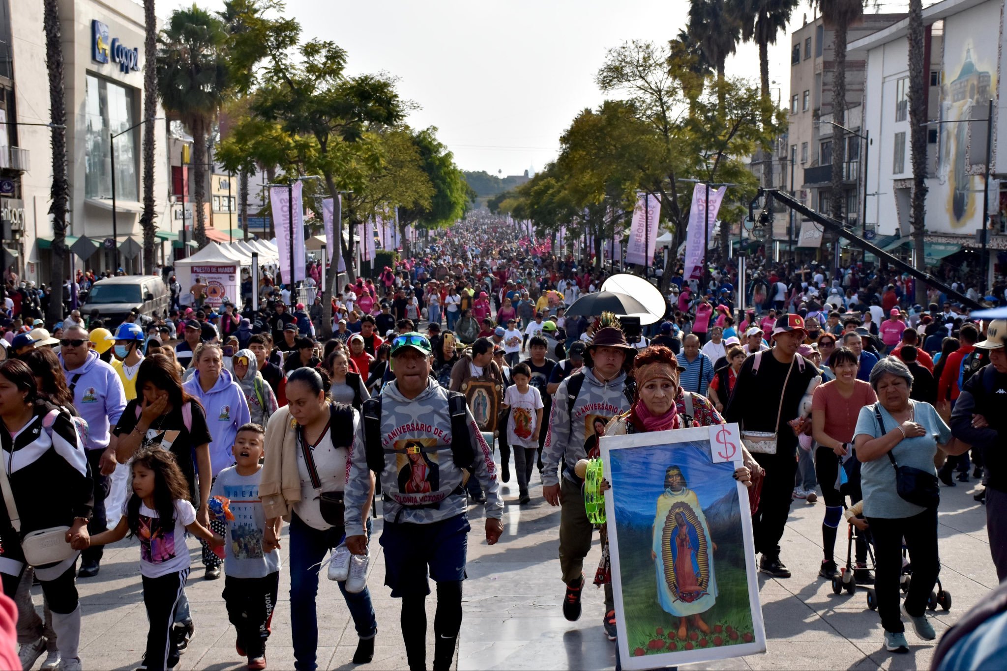 Peregrinos en la Basílica de Guadalupe